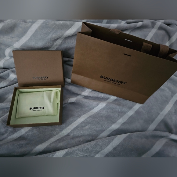 Authentic Men's Burberry Wallet - Picture 5 of 6